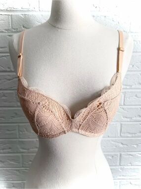 Lively Lace T-Shirt Bra Size 34B